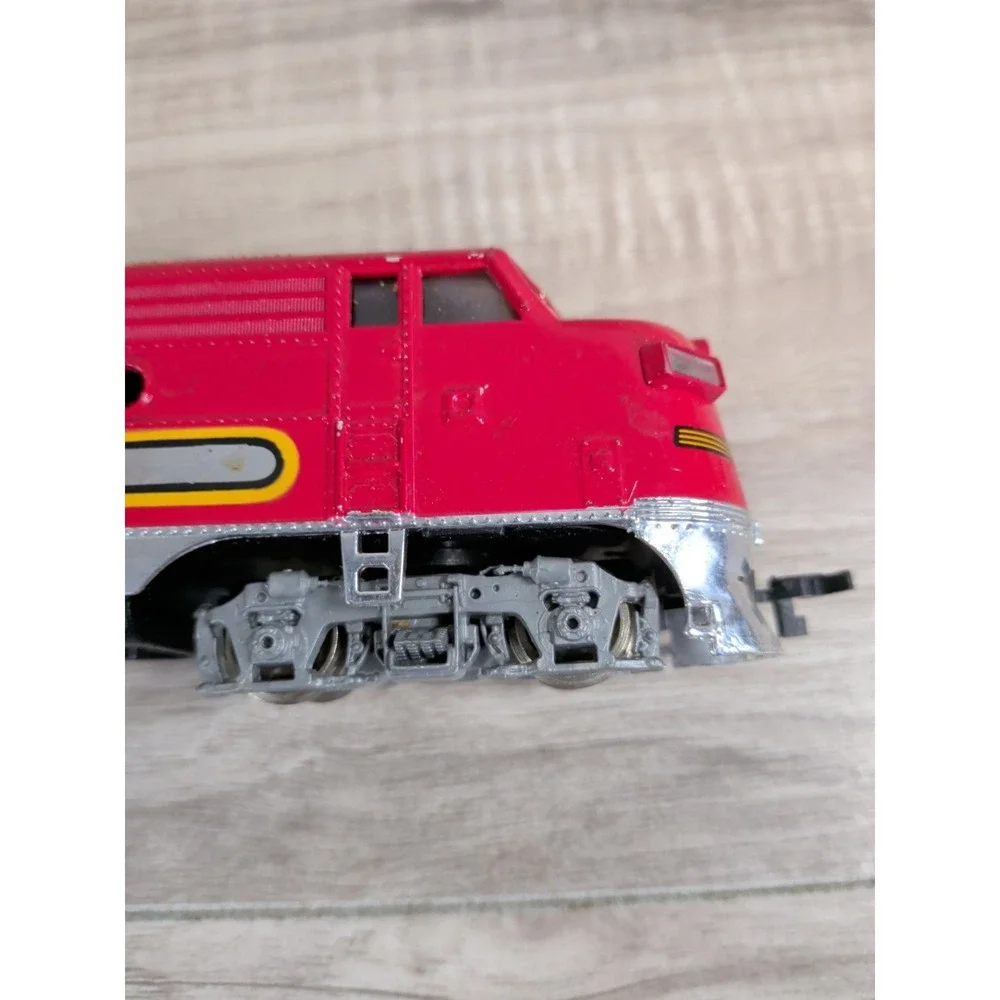 HO Scale Bachmann Santa Fe F7 Diesel Locomotive #307 Warbonnet Vintage Train